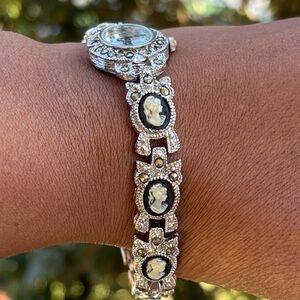 Vintage-Style Silver Cameo Bracelet Watch - Black & Cream